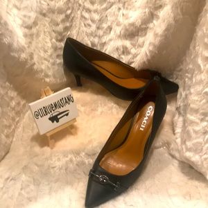 COACH classic black pump with hardware